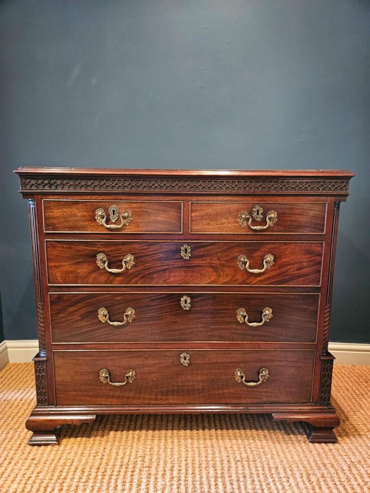 Outstanding Chippendale Period Mahogany Chest of Drawers - Image 1