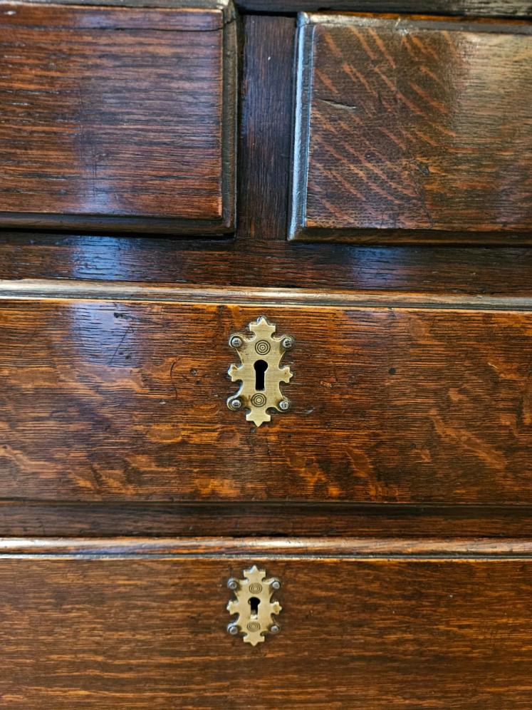 Small George III Oak Chest of Drawers - Image 6