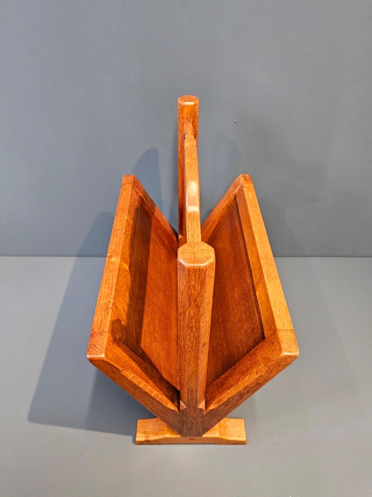Thompson of Kilburn Mouseman Adzed Oak Magazine Rack - Image 3
