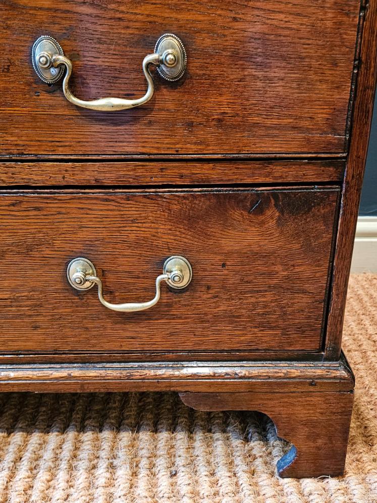 Small Proportioned George III Oak Chest of Drawers I  - Image 5