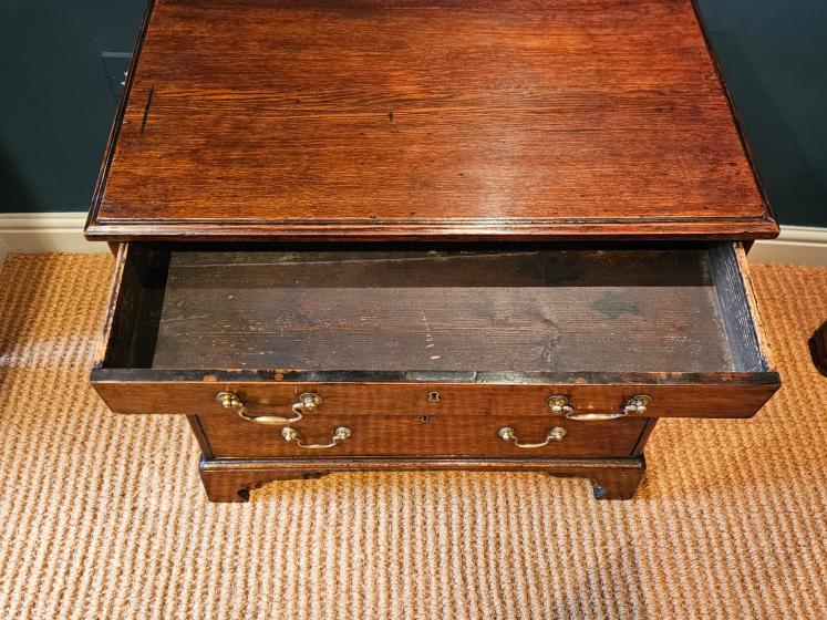 Small Proportioned George III Oak Chest of Drawers I  - Image 4