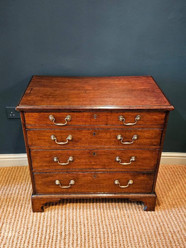 Small Proportioned George III Oak Chest of Drawers I  - Image 3