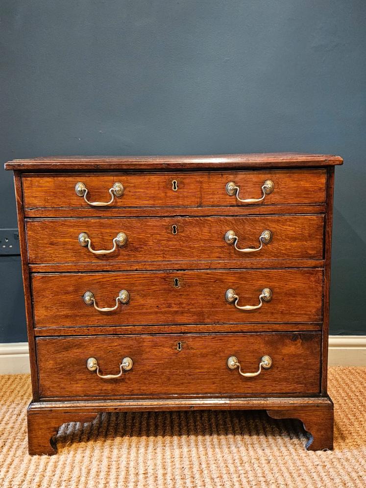 Small Proportioned George III Oak Chest of Drawers I  - Image 1