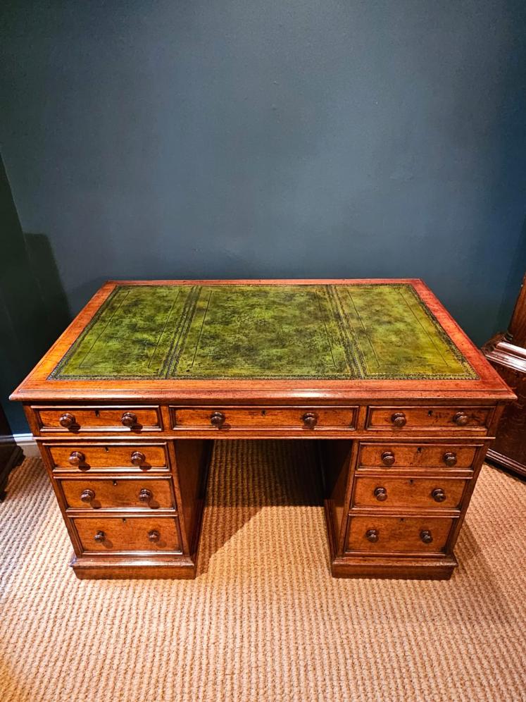 Superior Quality Victorian Oak Pedestal Desk - Image 9
