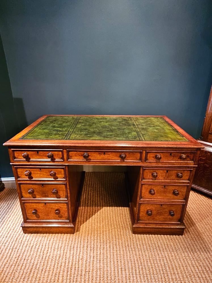 Superior Quality Victorian Oak Pedestal Desk - Image 8