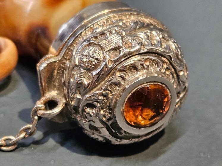 Superb Silver and Horn Vinaigrette Inset with Topaz - Image 6