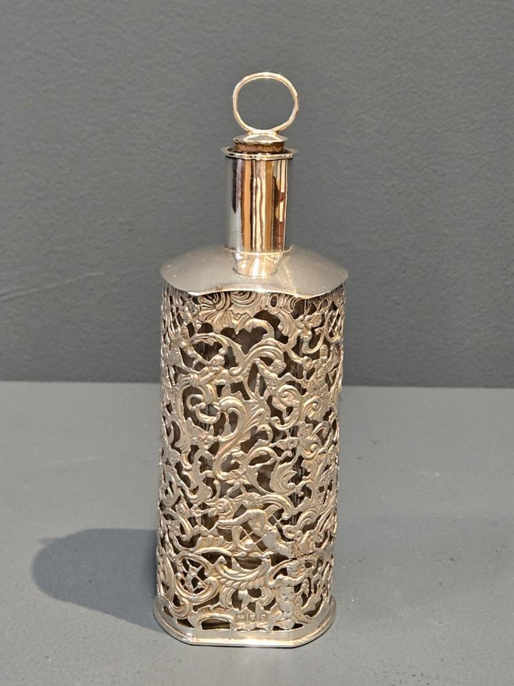 Large Victorian Silver Cologne Bottle by William Comyns - Image 3