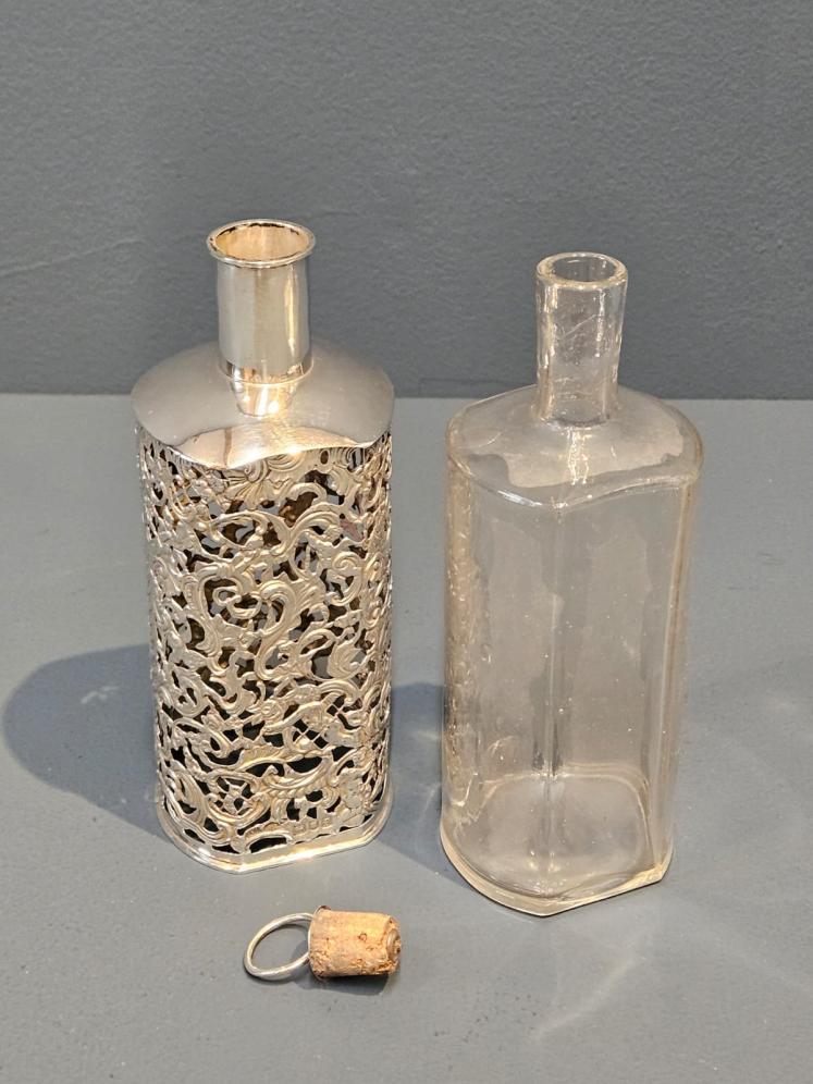 Large Victorian Silver Cologne Bottle by William Comyns - Image 2