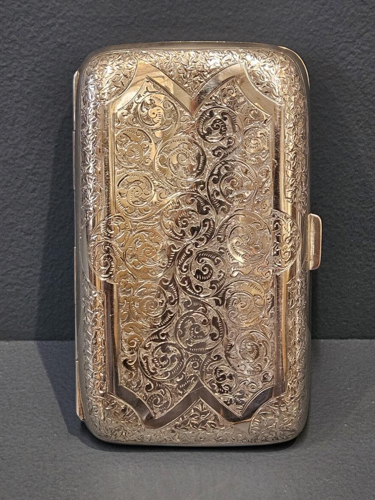 Heavy Quality Victorian Engraved Silver Cigar Case  - Image 4