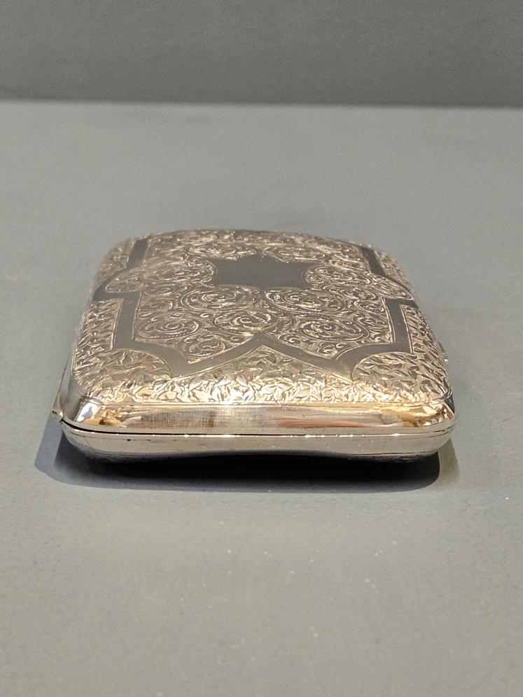 Heavy Quality Victorian Engraved Silver Cigar Case  - Image 3