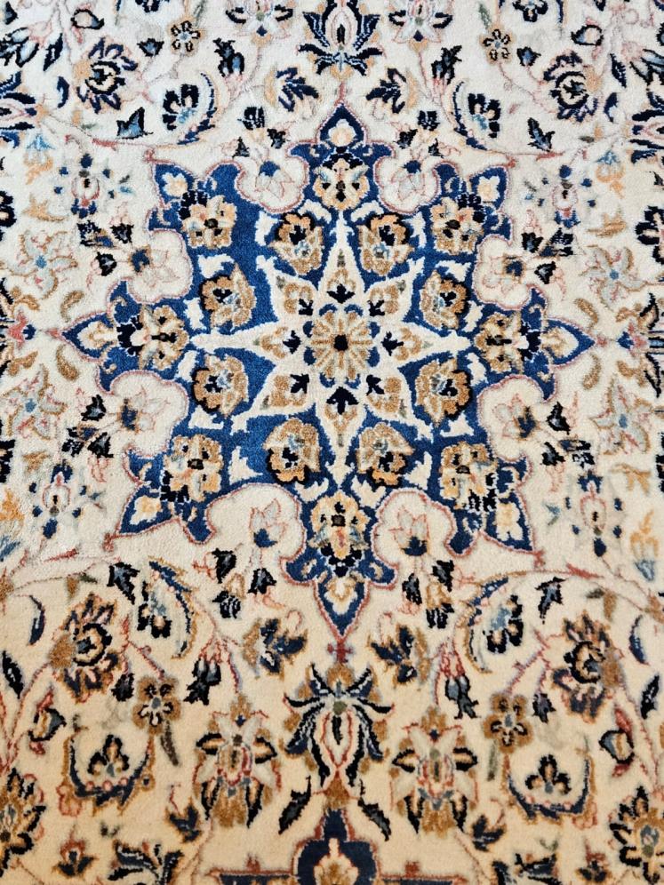 Fine Quality Persian Wool and Silk Rug - Image 3
