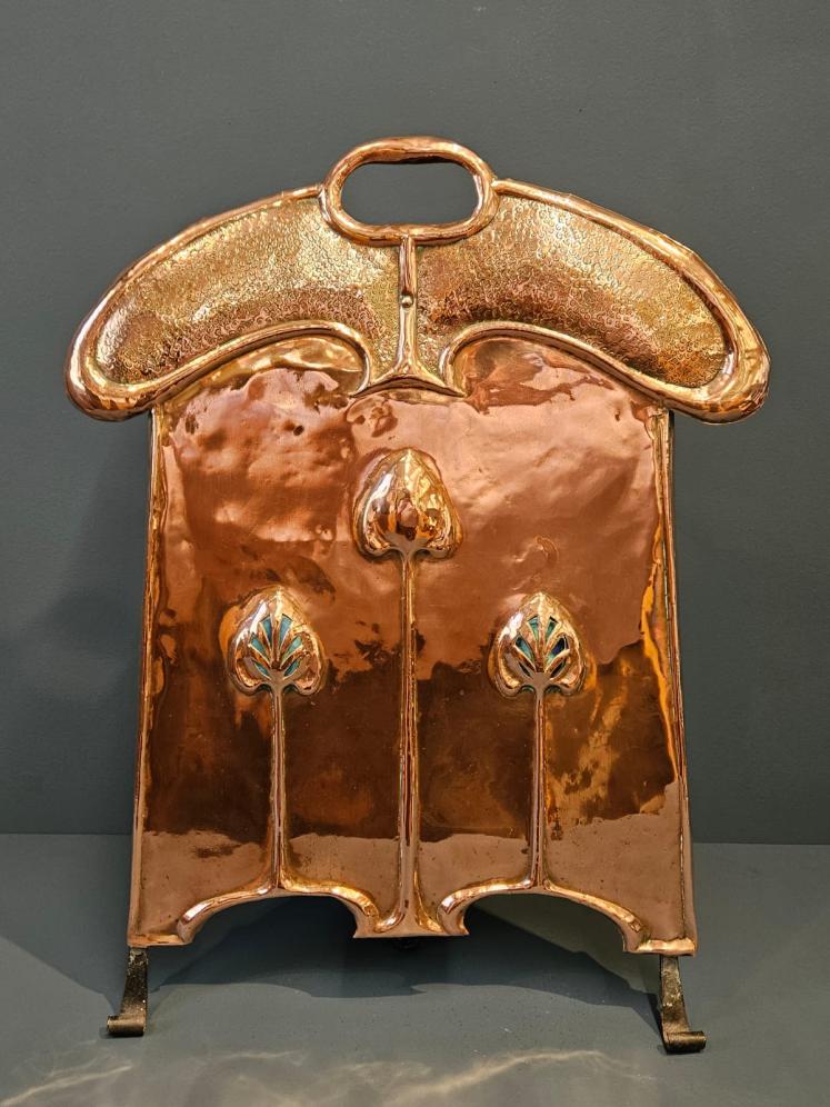 Outstanding Glasgow School Art Nouveau Fire Screen with Porcelain Inserts - Image 3
