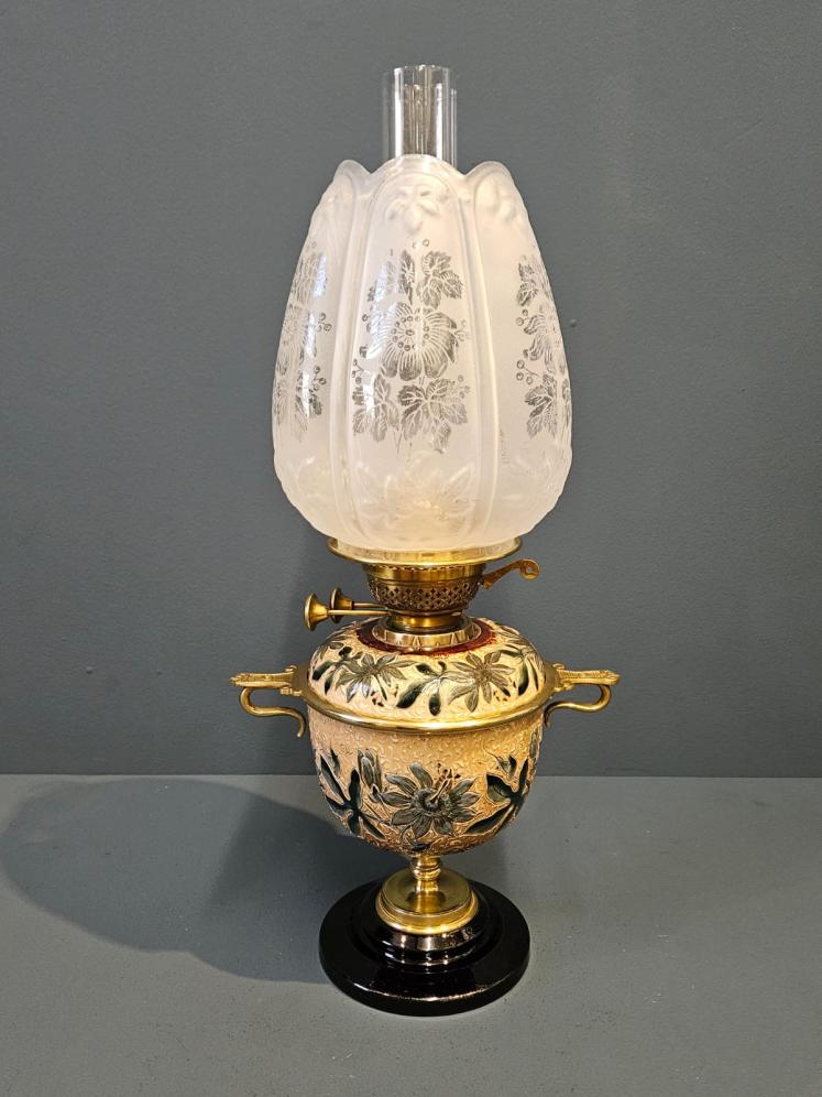 Doulton Lambeth Oil Lamp and Shade  - Image 6