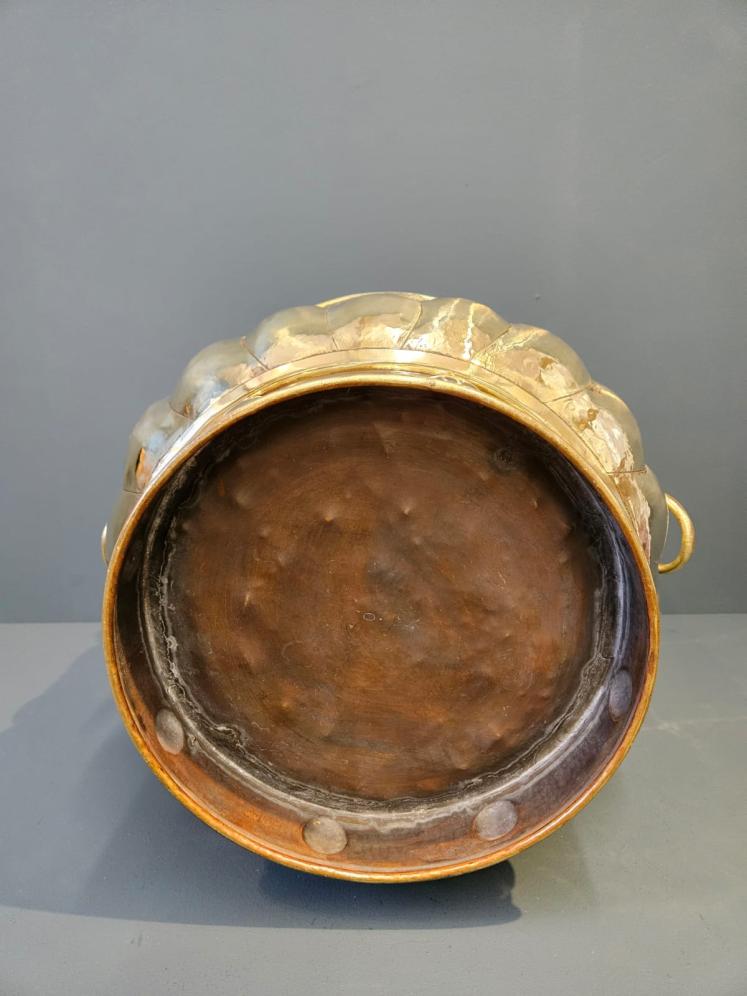 Large Victorian Brass Planter with Crest to the Front  - Image 8