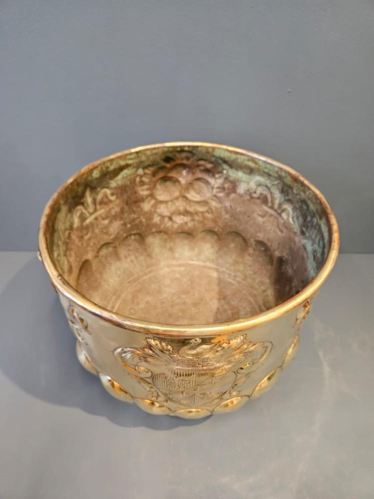 Large Victorian Brass Planter with Crest to the Front  - Image 6