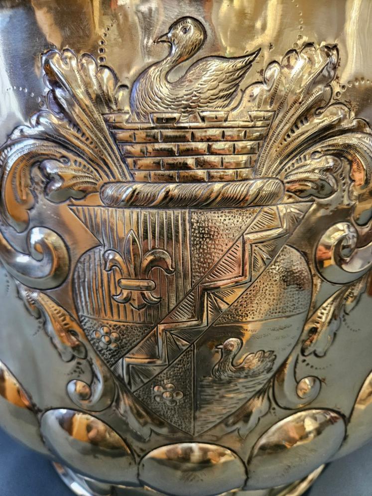 Large Victorian Brass Planter with Crest to the Front  - Image 5