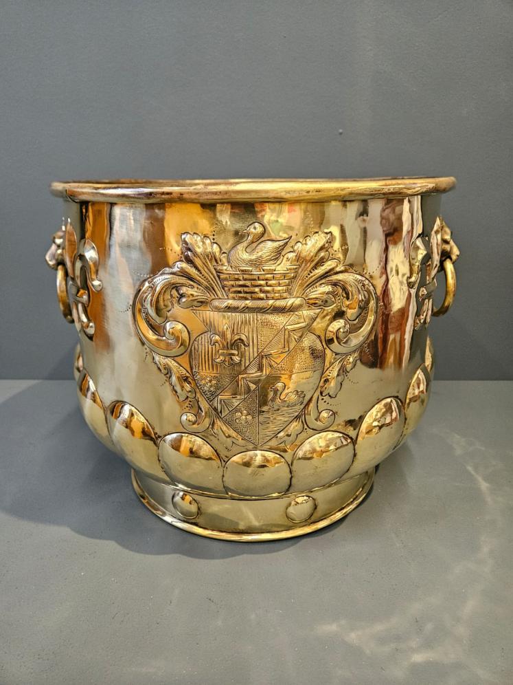 Large Victorian Brass Planter with Crest to the Front  - Image 4