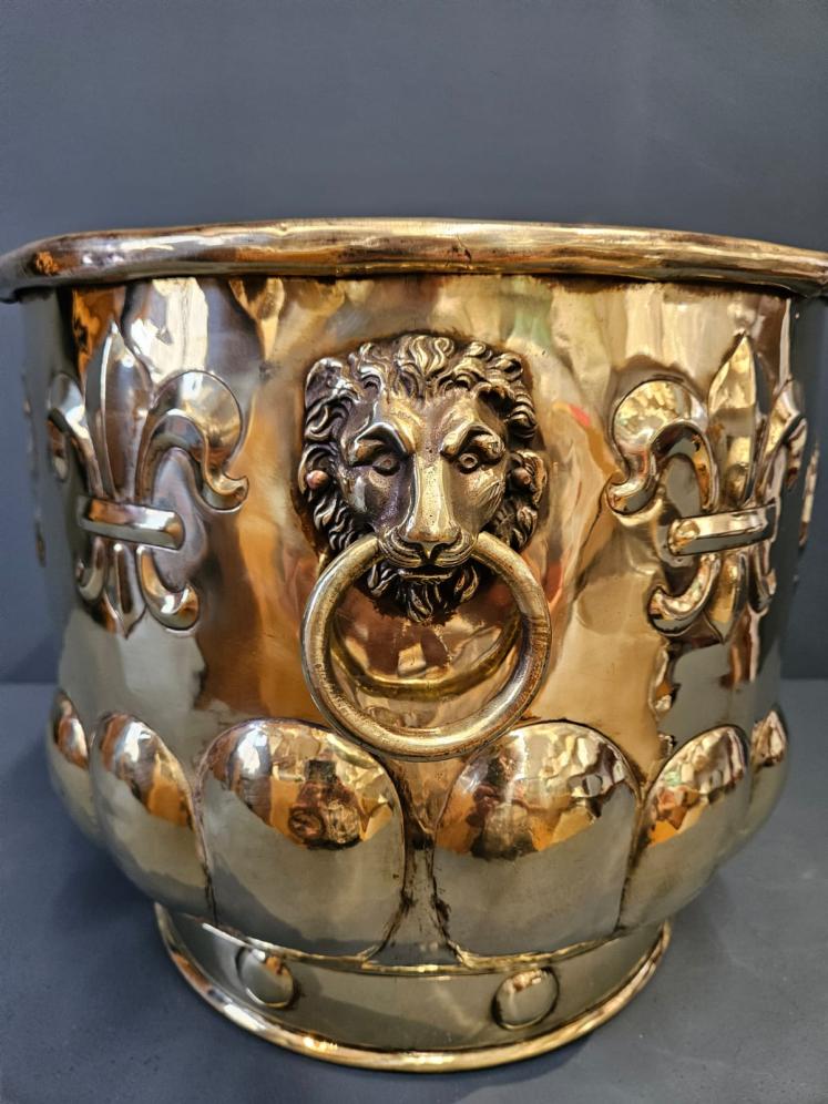 Large Victorian Brass Planter with Crest to the Front  - Image 3