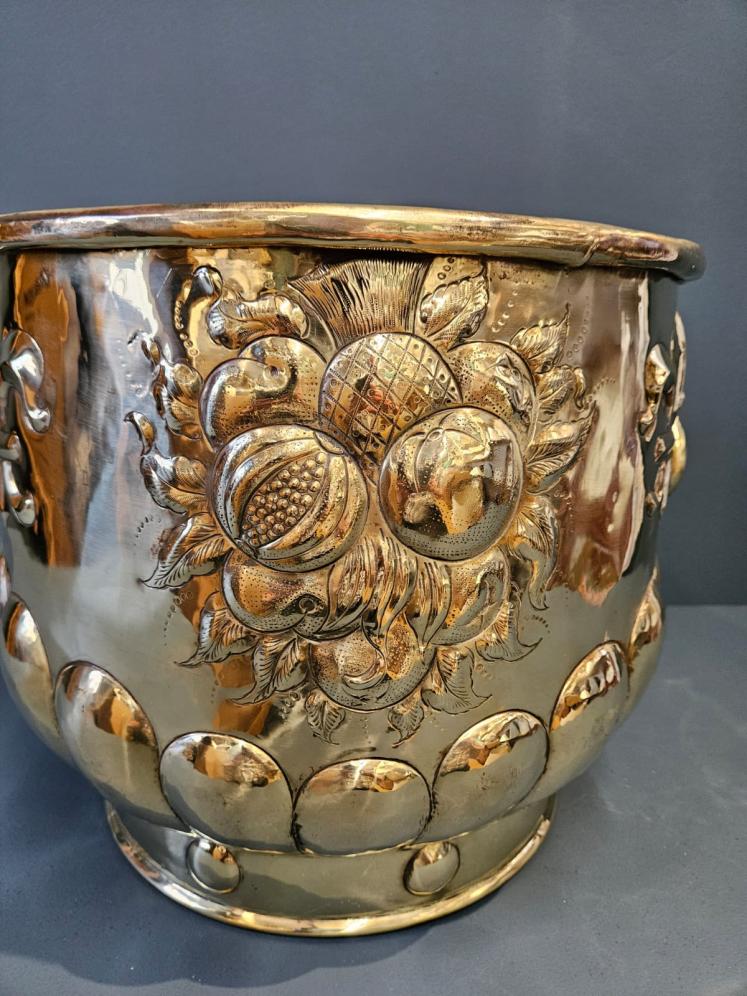 Large Victorian Brass Planter with Crest to the Front  - Image 2
