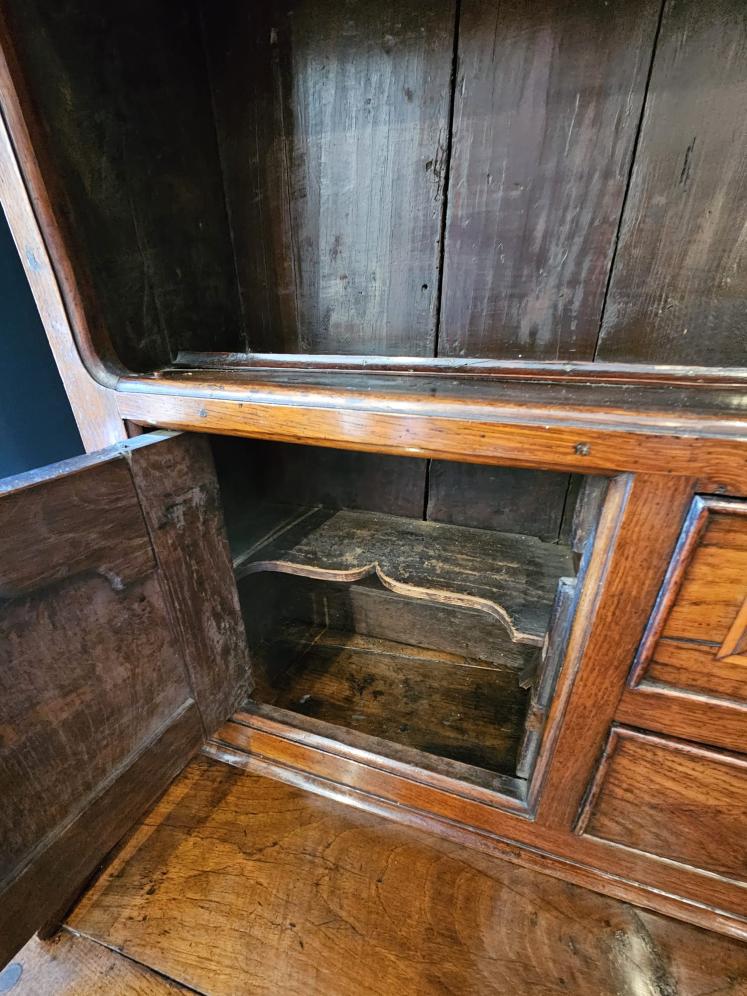 Superb George II Oak Welsh Dresser and Rack - Image 7