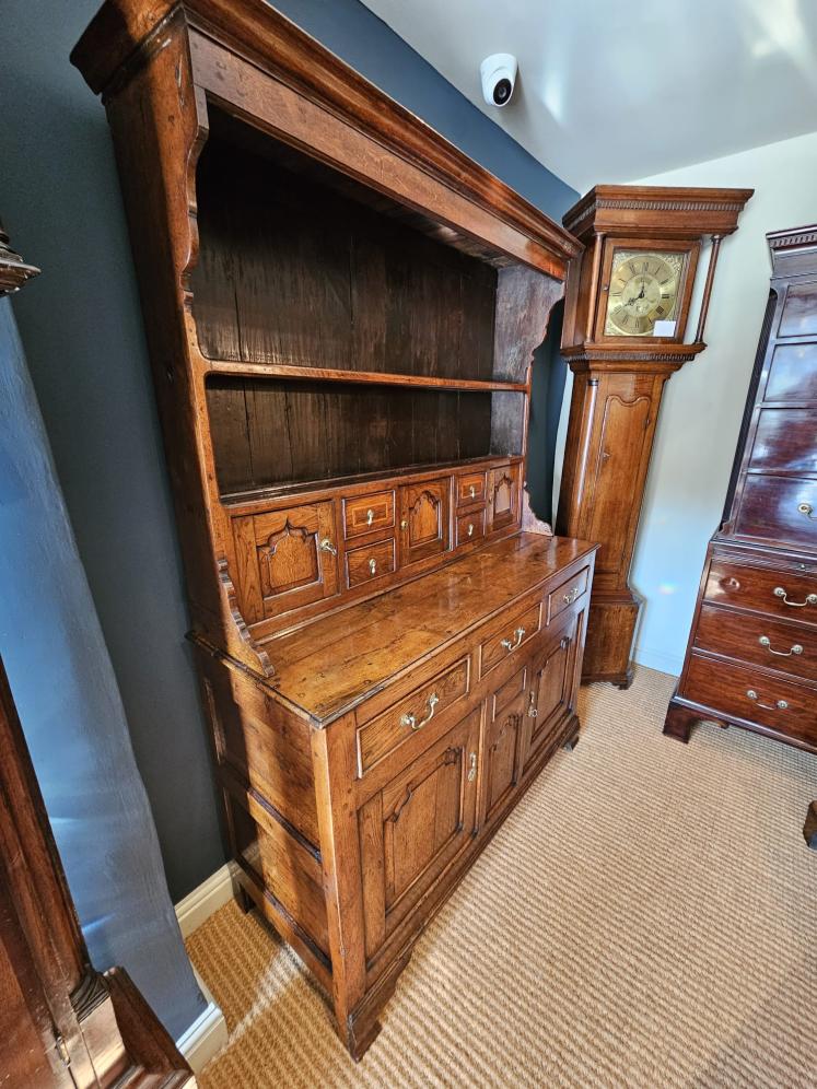 Superb George II Oak Welsh Dresser and Rack - Image 3