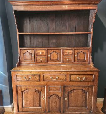 Superb George II Oak Welsh Dresser and Rack - Image