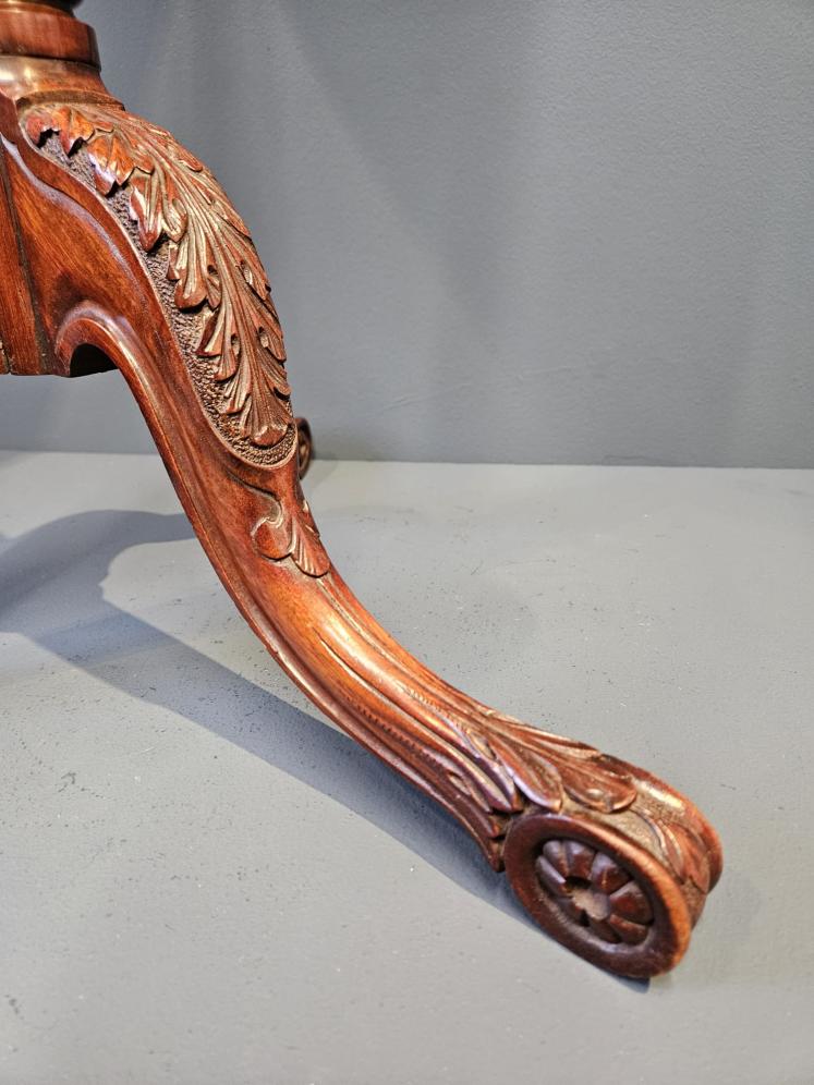 Fine Quality Victorian Mahogany Tripod Table with Carved Foot - Image 6