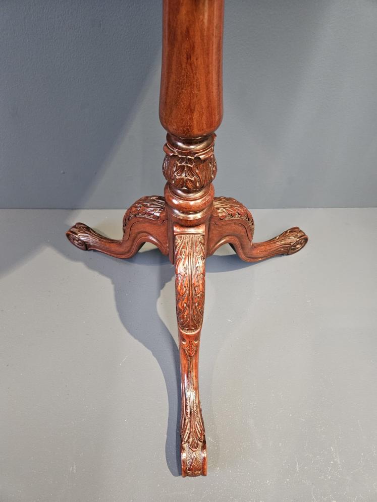 Fine Quality Victorian Mahogany Tripod Table with Carved Foot - Image 4