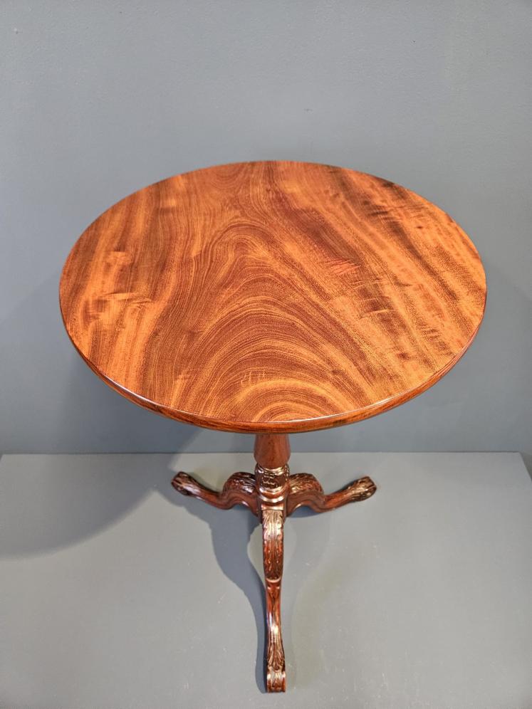 Fine Quality Victorian Mahogany Tripod Table with Carved Foot - Image 3