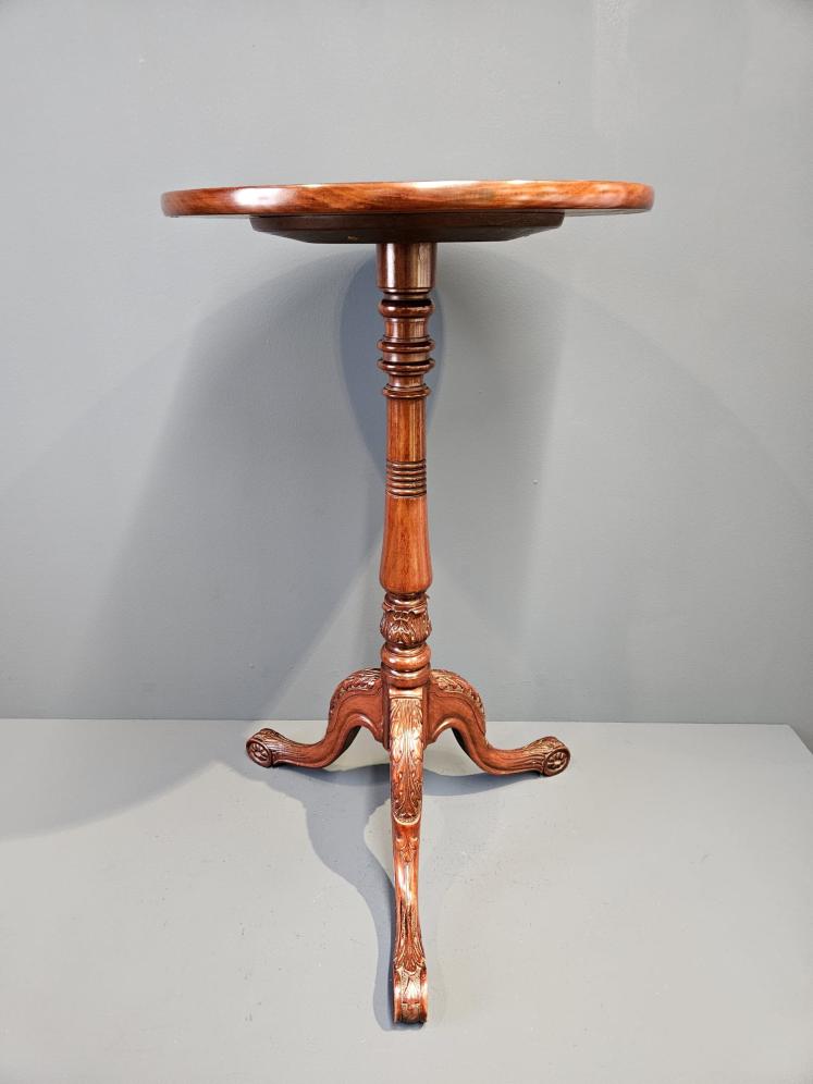 Fine Quality Victorian Mahogany Tripod Table with Carved Foot - Image 2