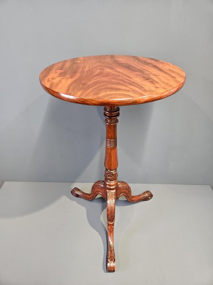 Fine Quality Victorian Mahogany Tripod Table with Carved Foot - Image 1