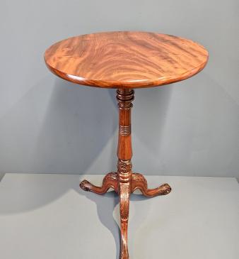 Fine Quality Victorian Mahogany Tripod Table with Carved Foot - Image