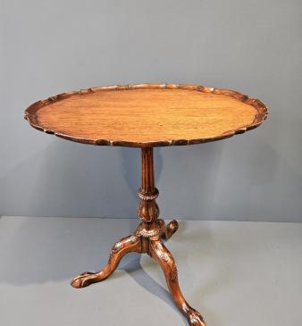 Edwardian Mahogany Oval Pie Crust Edge Occasional Table - Image