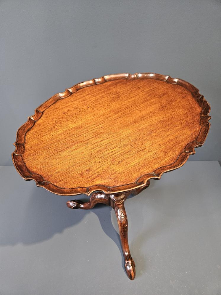 Edwardian Mahogany Oval Pie Crust Edge Occasional Table - Image 8