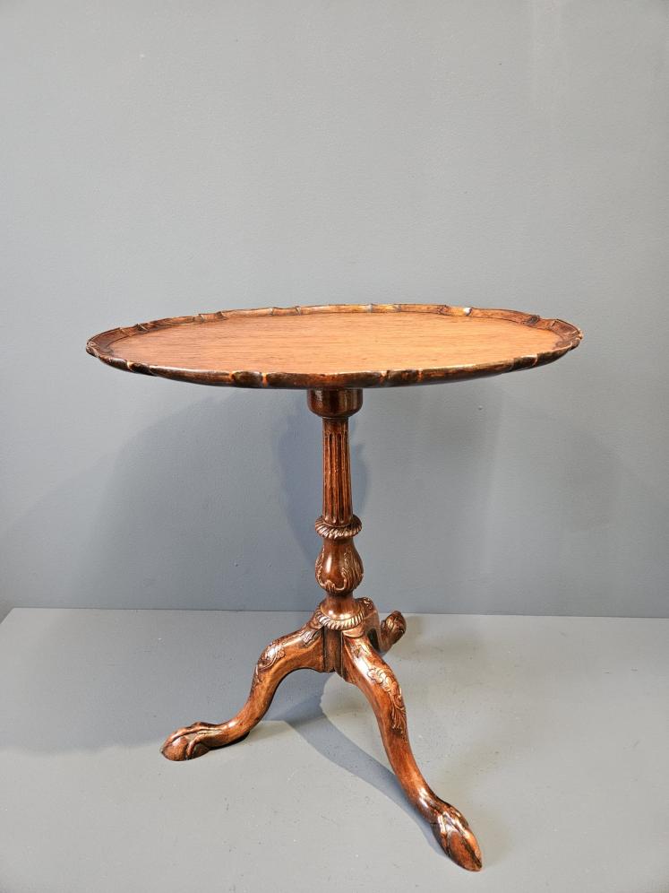 Edwardian Mahogany Oval Pie Crust Edge Occasional Table - Image 3