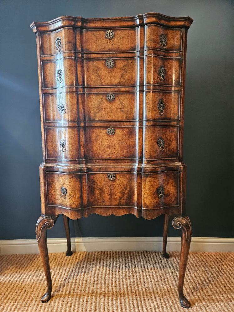 Small Proportion Edwardian Walnut Chest on Stand - Image 3