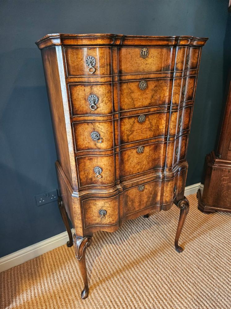 Small Proportion Edwardian Walnut Chest on Stand - Image 2