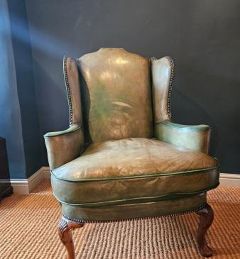 George III Walnut Cabriole Leg Leather Wing Back Arm Chair - Image