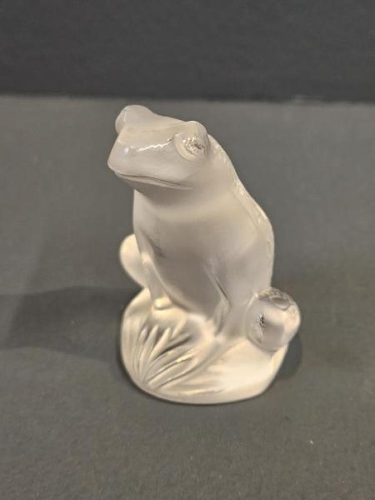 Lalique Opalescent Sitting Frog  - Image 7
