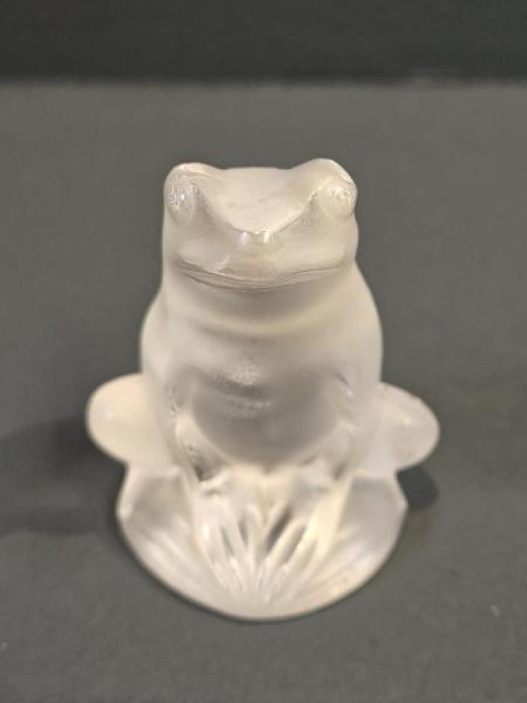 Lalique Opalescent Sitting Frog  - Image 4