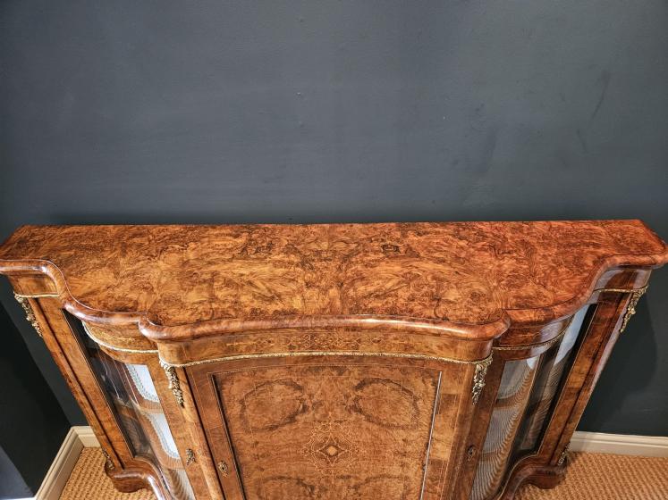 Outstanding Quality Mid Victorian Inlaid Burr Walnut Serpentine Fronted Credenza - Image 11