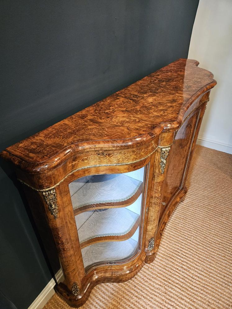 Outstanding Quality Mid Victorian Inlaid Burr Walnut Serpentine Fronted Credenza - Image 10