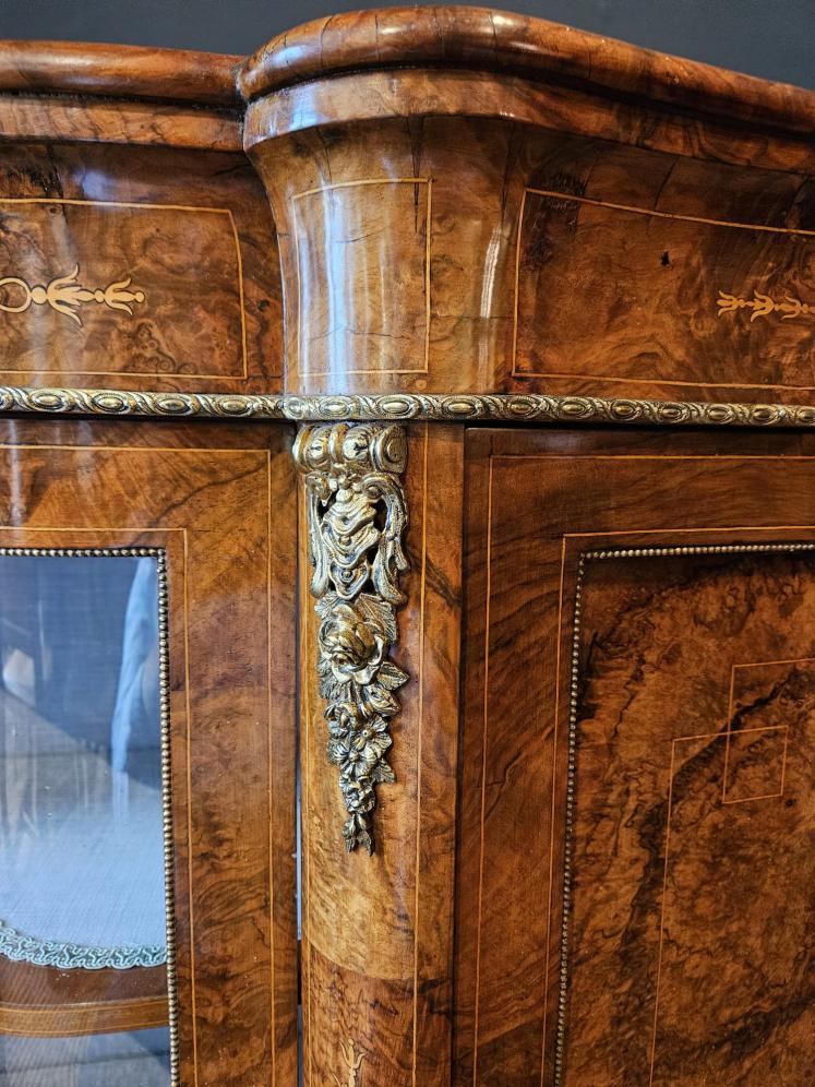 Outstanding Quality Mid Victorian Inlaid Burr Walnut Serpentine Fronted Credenza - Image 8