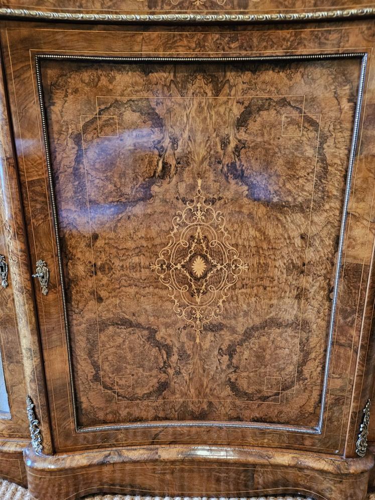 Outstanding Quality Mid Victorian Inlaid Burr Walnut Serpentine Fronted Credenza - Image 5