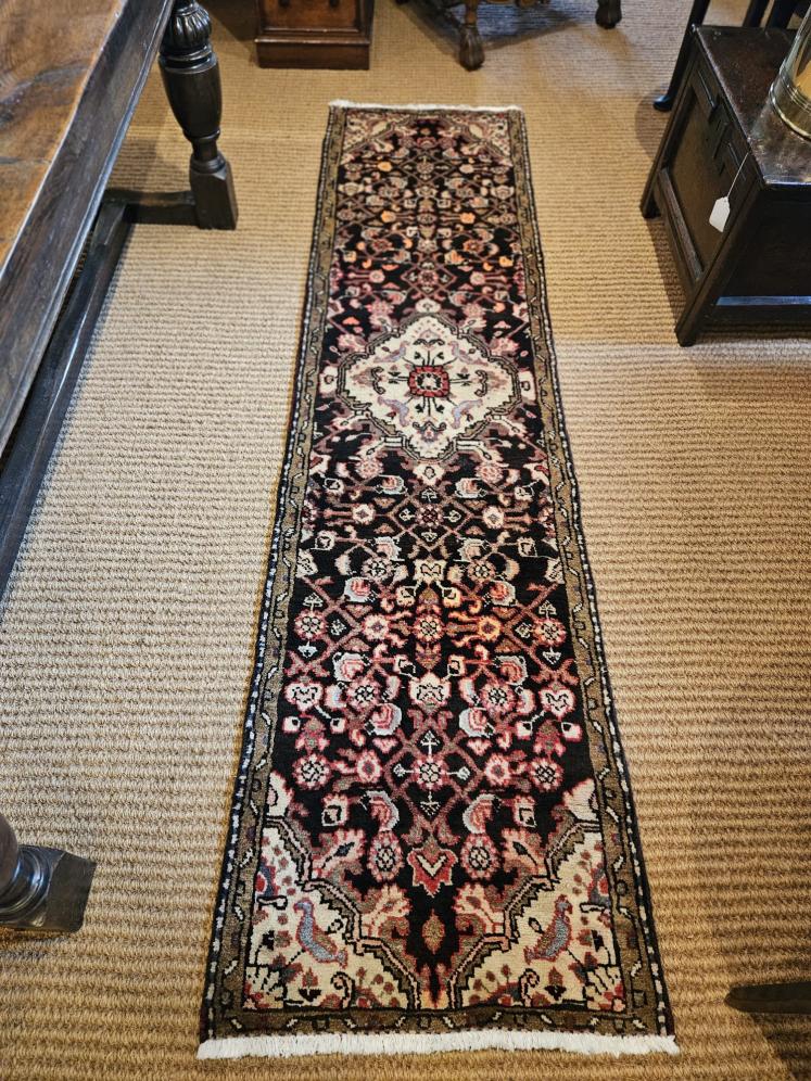 8' Persian Pure Wool Runner Rug - Image 4