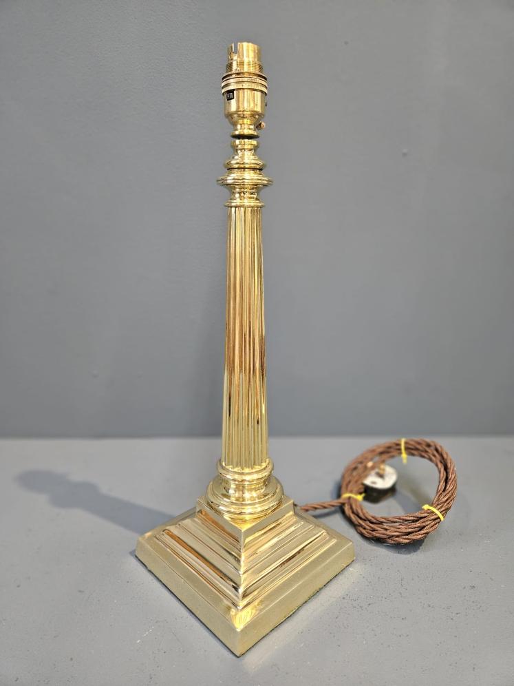 Late Victorian Brass Reeded Column Table Lamp - Image 8