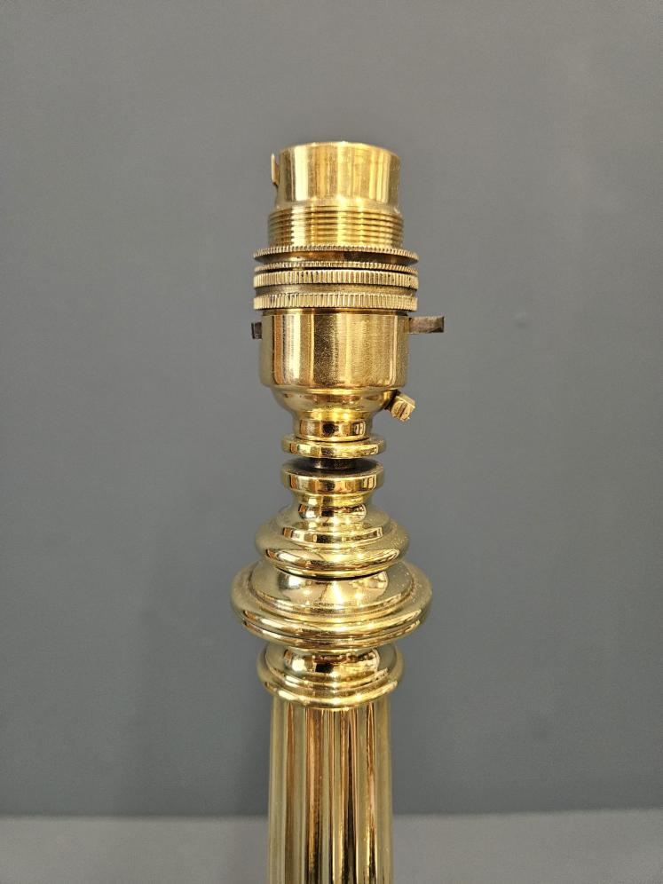 Late Victorian Brass Reeded Column Table Lamp - Image 7