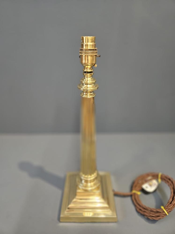 Late Victorian Brass Reeded Column Table Lamp - Image 6