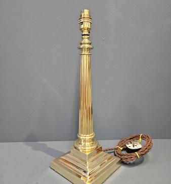 Late Victorian Brass Reeded Column Table Lamp - Image