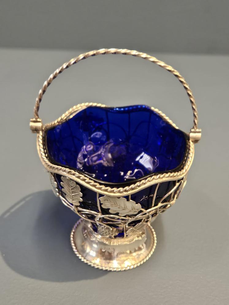 George III Silver Oak Leaf and Acorn Sugar Basket - Image 3